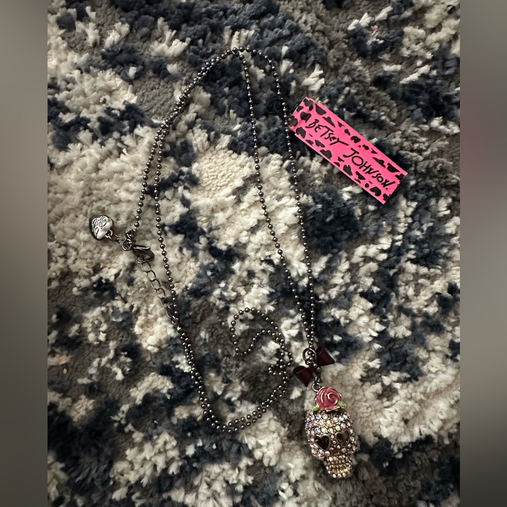 Betsey Johnson skull necklace